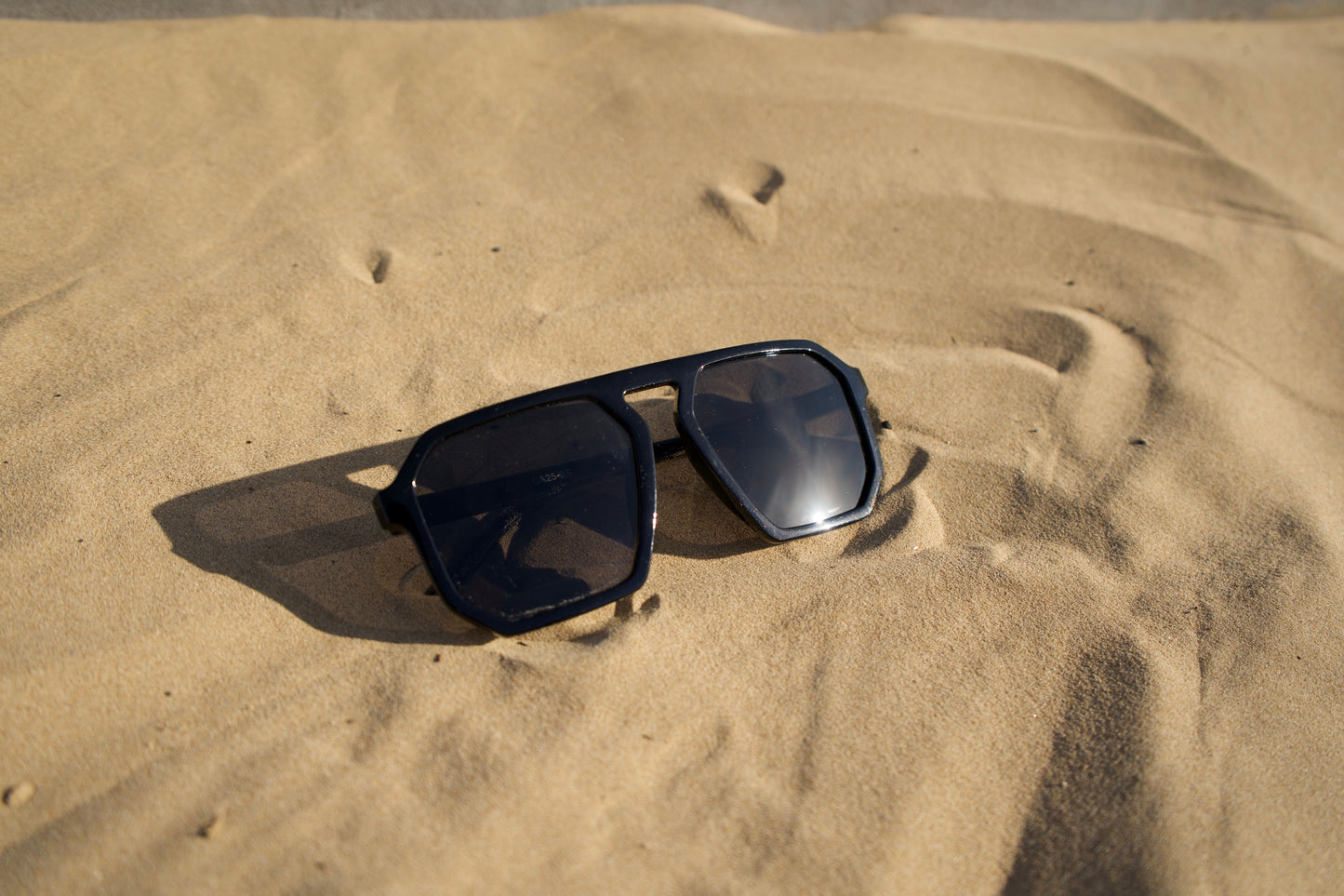 Capo Single Bridge Aviator Sunglasses - Black